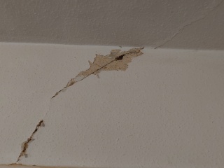 Structual crack above door?