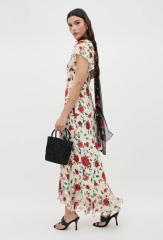 Stylish mother of the bride dress ideas for a warm wedding abroad