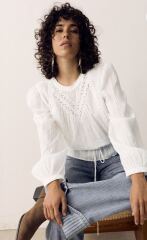 Hello em find a white shirt please!