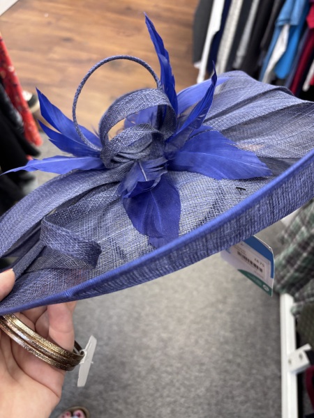 Do people still wear hats at weddings?