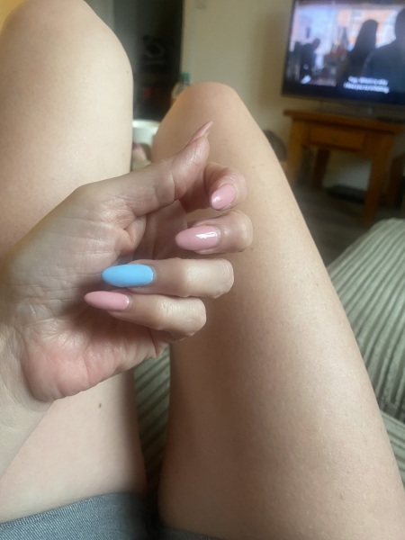 I want to see your nails!