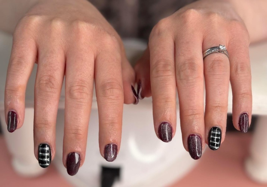 I want to see your nails!