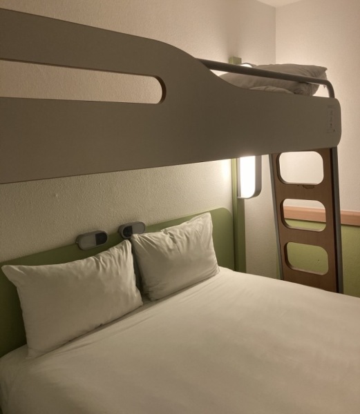 AIBU to dislike hotel rooms without a proper wardrobe or drawers?
