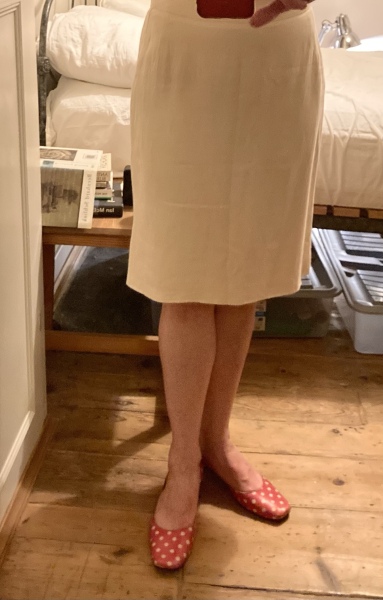 What can I wear with this skirt and shoes