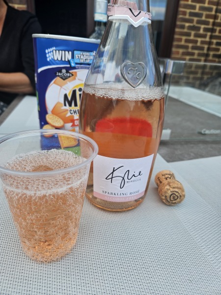 Alcohol free wine