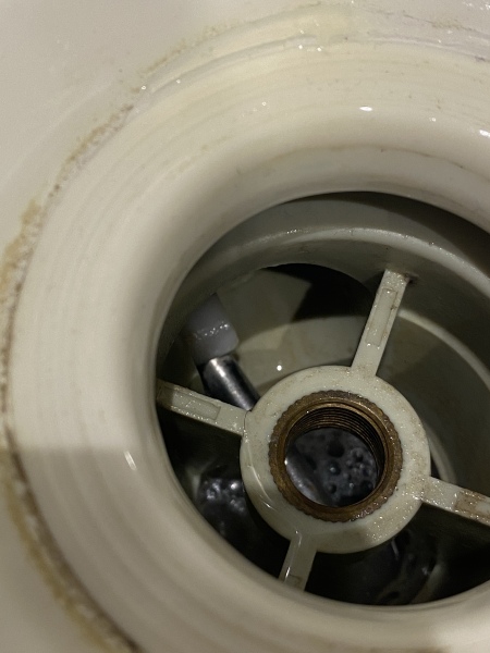 pigletjohn help needed for bath plug!
