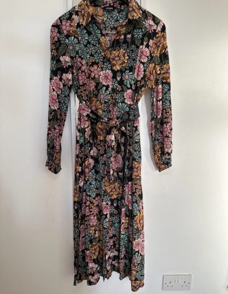 Please help with a colourful funeral dress