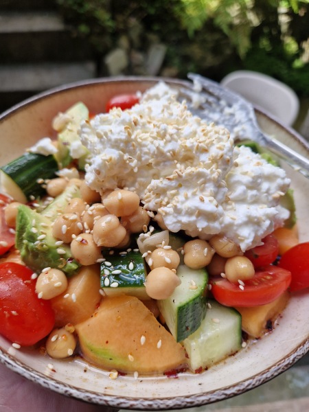 Meal planning, sharing recipes and ideas to make the weekly budget go further.