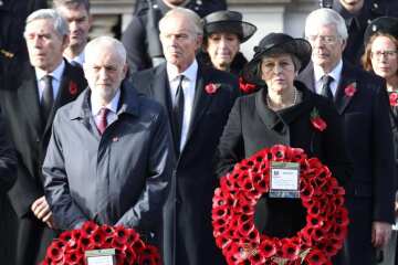 VB's dress on Mrs Burnham - horrible