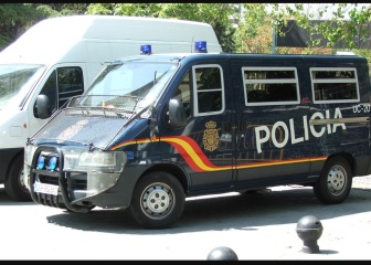 AIBU to worry about large numbers of undocumented men arriving in Spain?