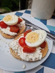Meal planning, sharing recipes and ideas to make the weekly budget go further.