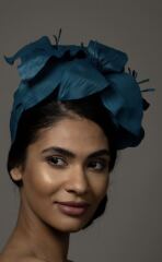 Do people still wear hats at weddings?