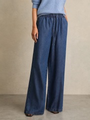 Which tops and trousers with this blazer?