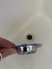 pigletjohn help needed for bath plug!