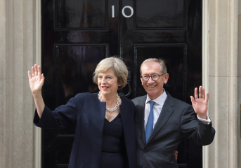 VB's dress on Mrs Burnham - horrible