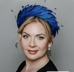 Do people still wear hats at weddings?