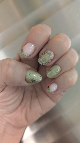 I want to see your nails!