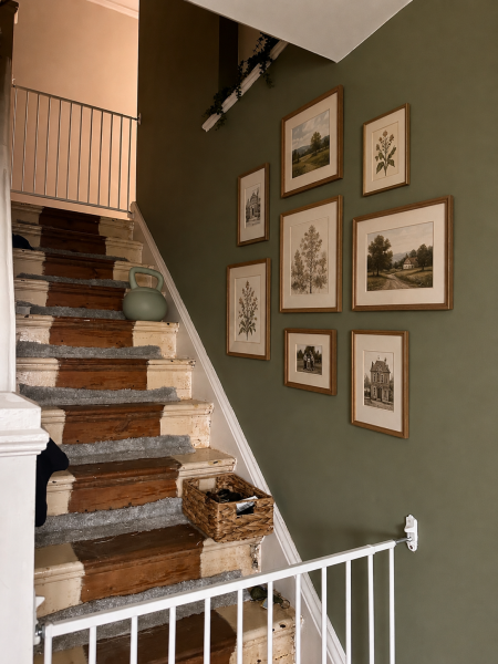 How to do a picture gallery on this wall