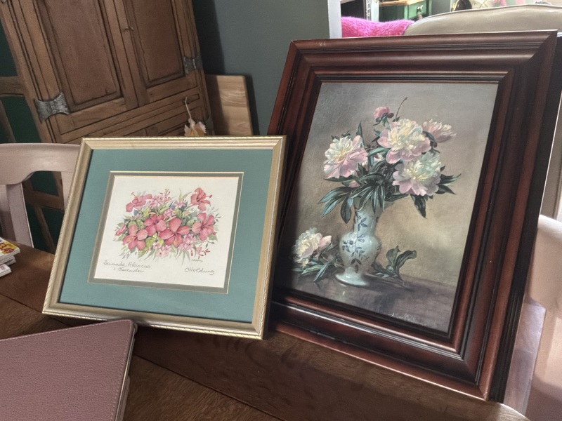 How to do a picture gallery on this wall