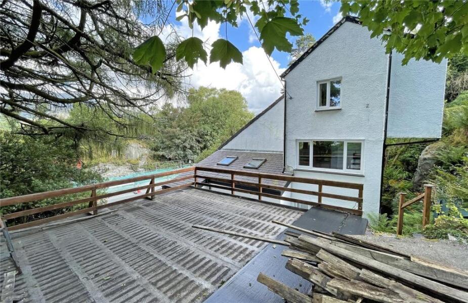 Weirdest things you've seen when viewing a property 🏡🏷️
