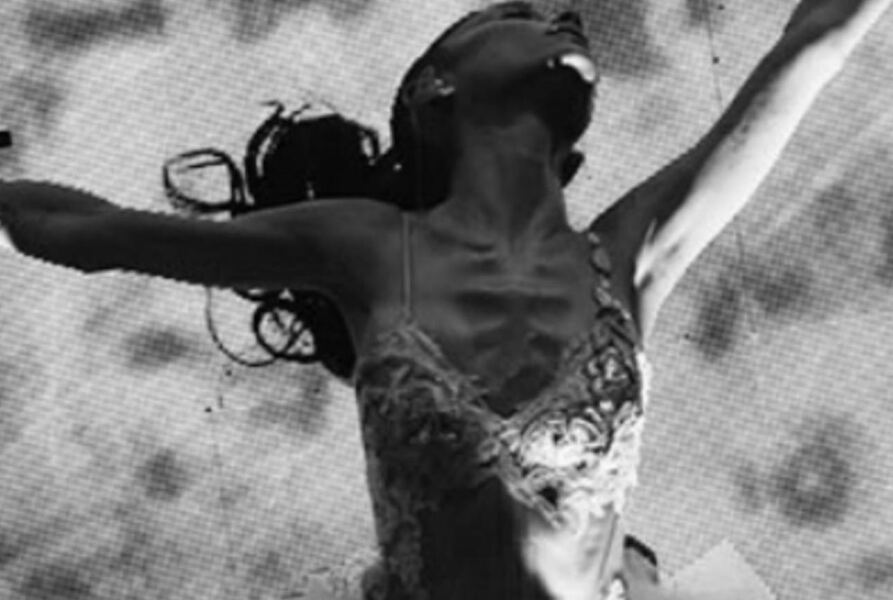 Should Ariana/her team be posting images like these ?