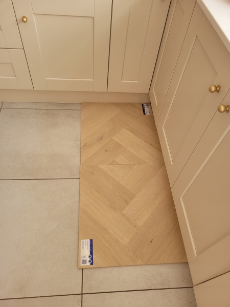 Quickstep laminate impressive herringbone or ivory oak straight plank