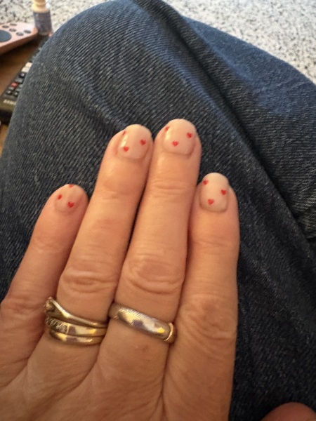 DIY nail kit recommendations for beginners wanting an easy, long-lasting option