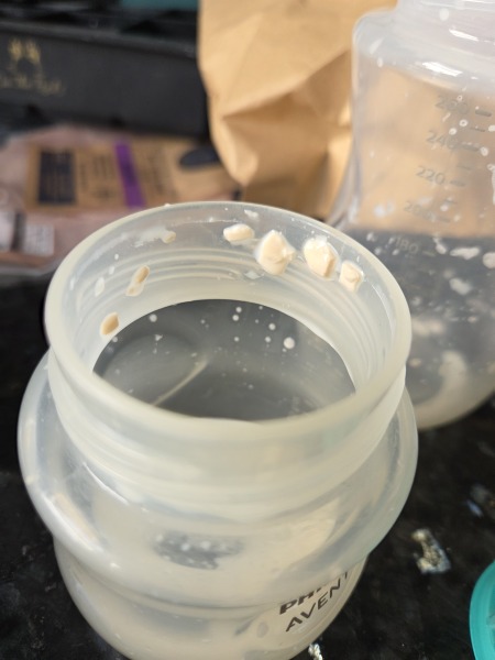 Anyone else found clumps/bits in Aptamil ready-made first infant formula?