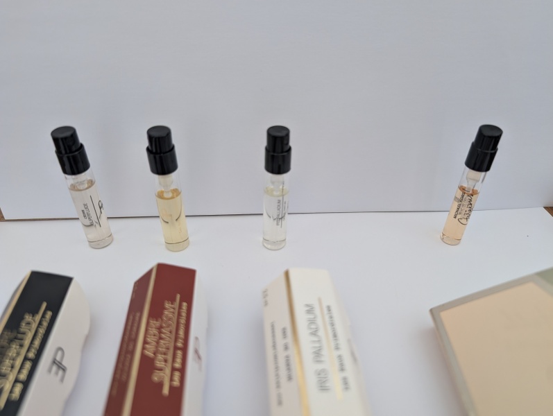 Scent of the day part 9 with the friendly perfumistas - cheapies or niche we're smelling divine!