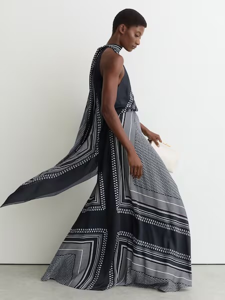 AIBU to be annoyed by clothing adverts with awkward weird poses?