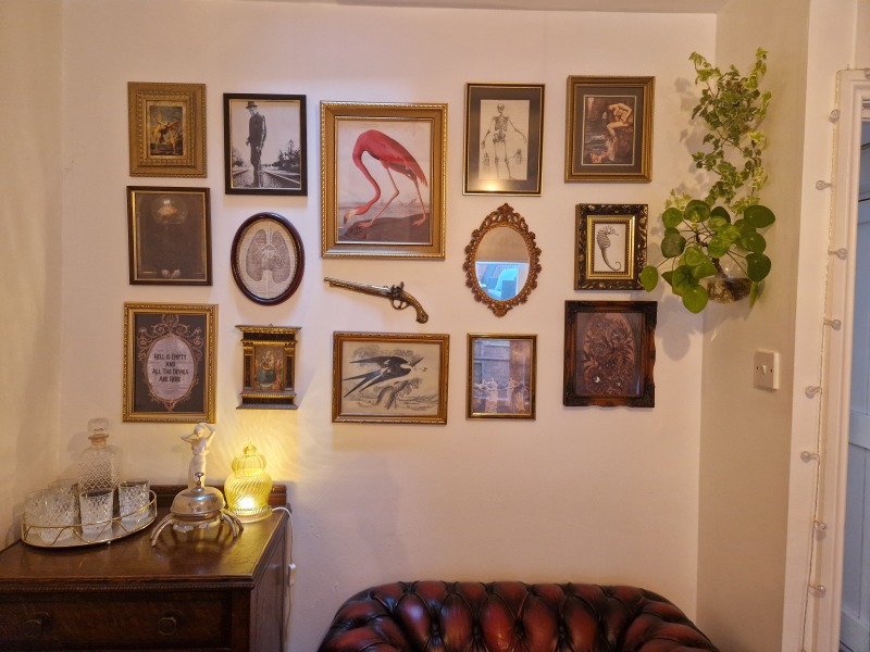 How to do a picture gallery on this wall