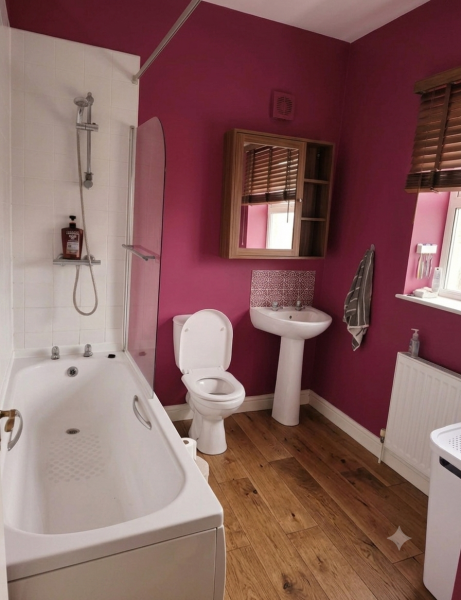 Bathroom colour ideas for a slightly Victorian look with chrome fittings?