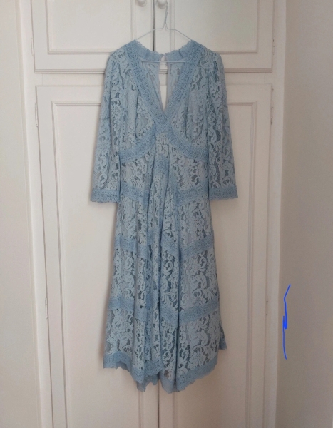 What colour shoes would work best with a cornflower blue dress?