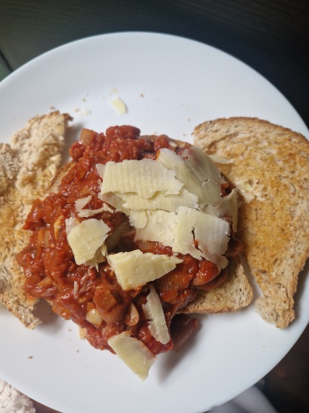Meal planning, sharing recipes and ideas to make the weekly budget go further.