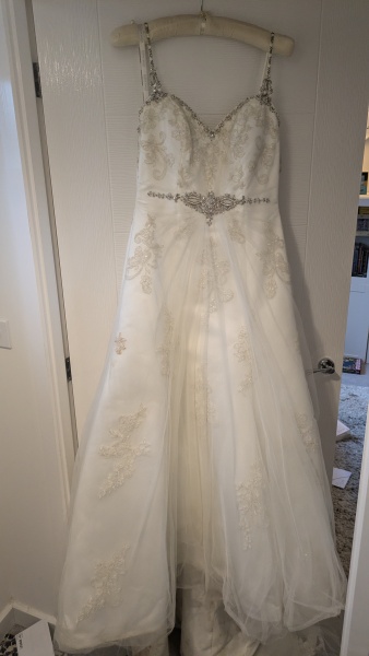 Giving away an old wedding dress for reuse or restoration