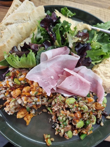 Meal planning, sharing recipes and ideas to make the weekly budget go further.