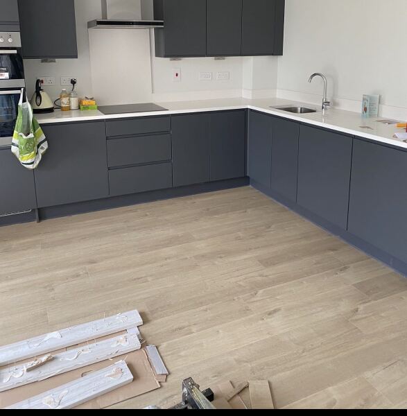 Quickstep laminate impressive herringbone or ivory oak straight plank