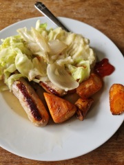 Meal planning, sharing recipes and ideas to make the weekly budget go further.