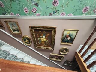 How to do a picture gallery on this wall