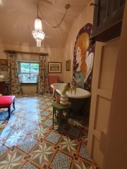 What colour to paint this hallway? (photos)