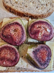 Meal planning, sharing recipes and ideas to make the weekly budget go further.