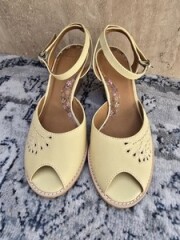 What colour shoes would work best with a cornflower blue dress?