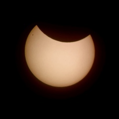 Solar eclipse, I don't understand why we can't look 😬