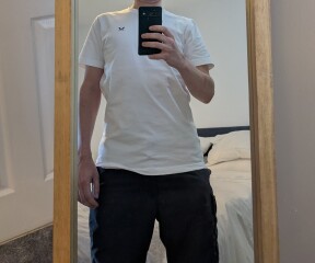 Does this T-shirt fit.