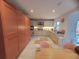 Quickstep laminate impressive herringbone or ivory oak straight plank