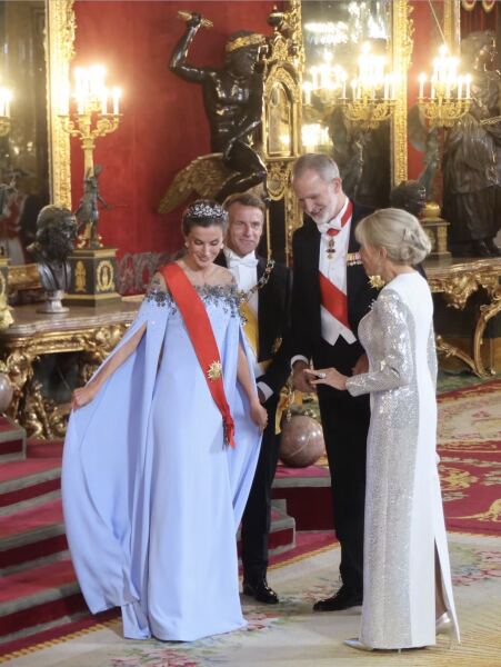 Royal Style 👑 Evenings drawing in, more bling?