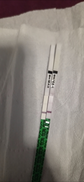 Does this look like a positive pregnancy test?