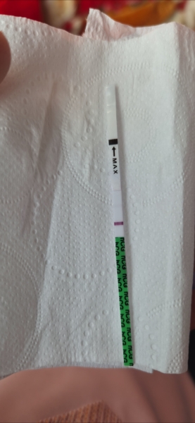 Does this look like a positive pregnancy test?