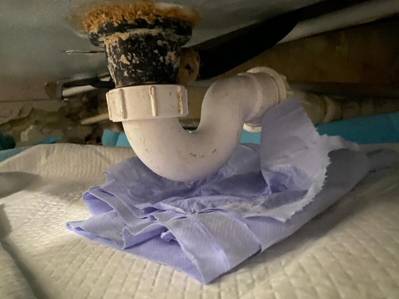 Leak under Bath (with pics)