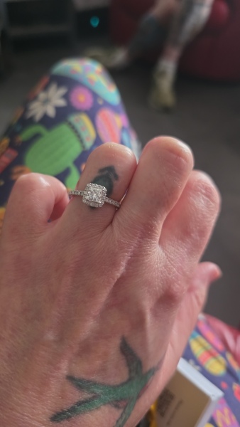 Excited about my new anniversary ring im not getting to wear till October 😢